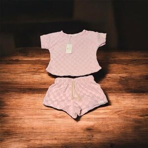 Rivi & Kin
Size 2T
NWT 
Pink Checkered Baby Outfit